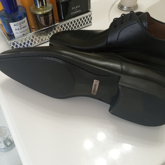 Magnanni by Saks Fifth Avenue Men's Dress Shoes - Picture 7 of 7